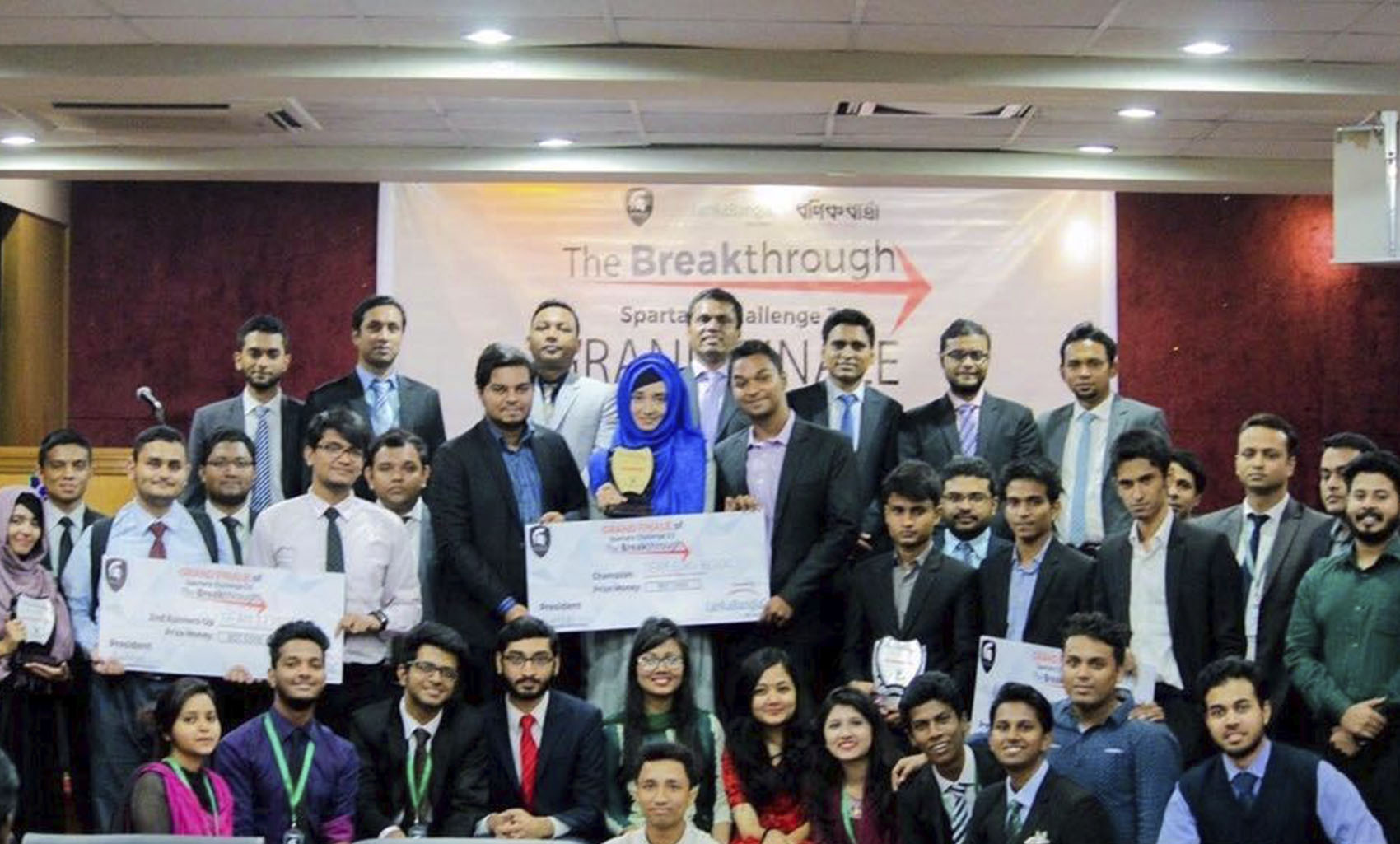 LBIL_team_with_the_winning_teams_and_organisers_of_the_Spartans_Challenge_3_-_The_Breakthrough_powered_by_LankaBangla_Investments_Ltd